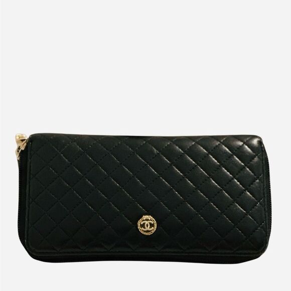 CHANEL Black Quilted Wallet with Gold Accent - Picture 3 of 14